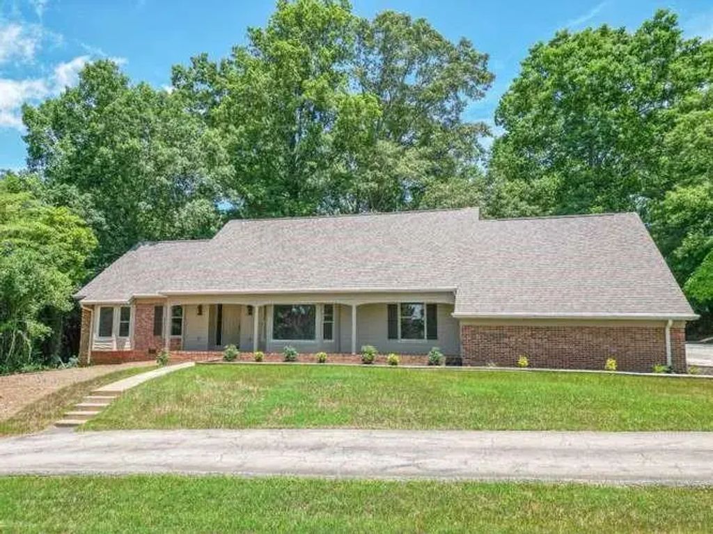 3216 Golf Club Drive, Gainesville