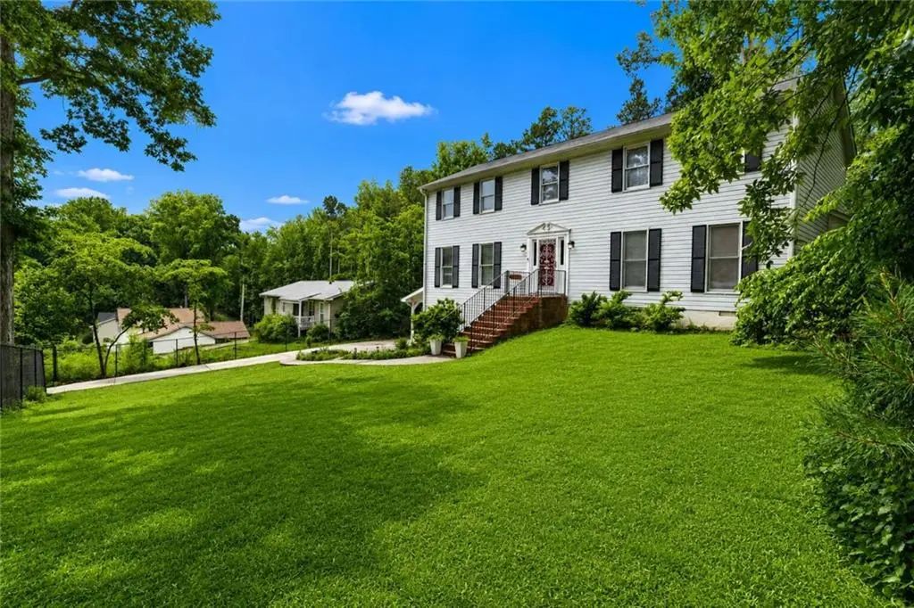 305 Saint Patrick Drive Sw, Mableton