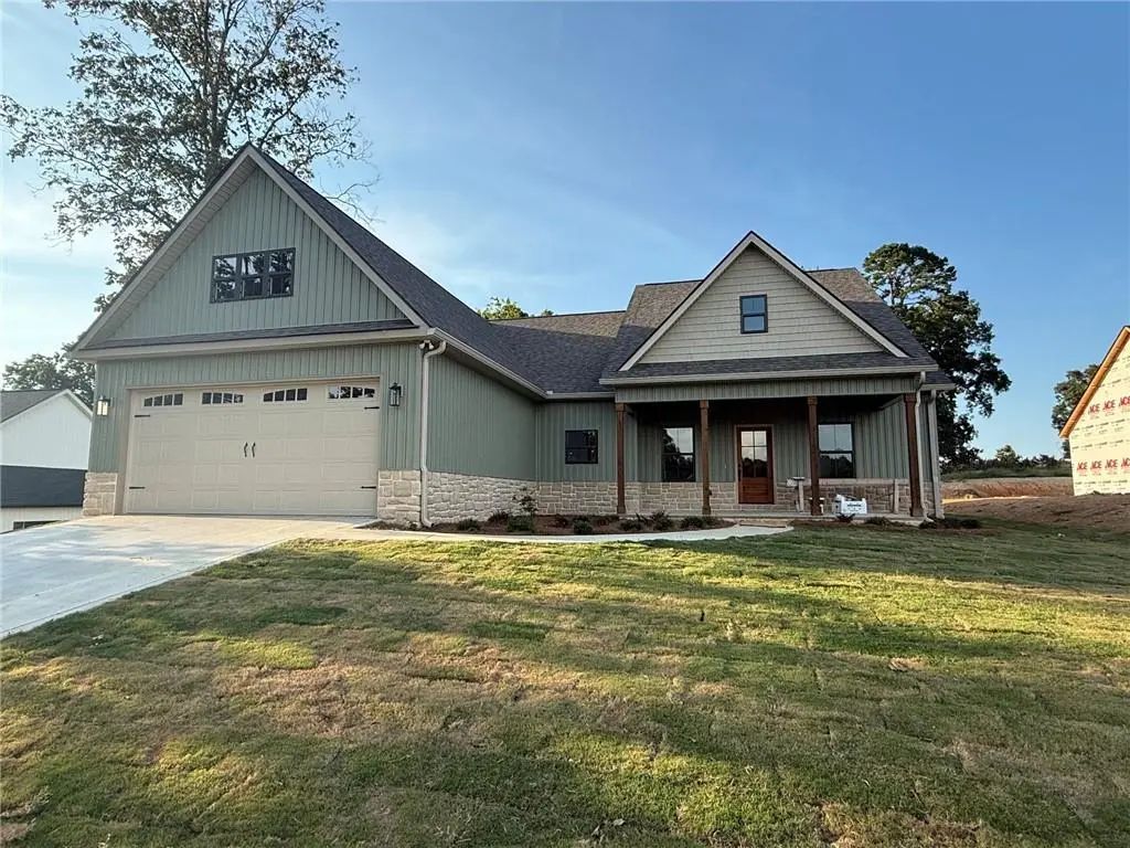 189 Oakland Drive, Calhoun