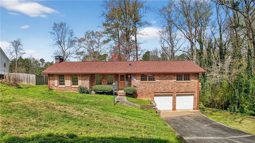 2569 Sky Lane Dr, Marietta