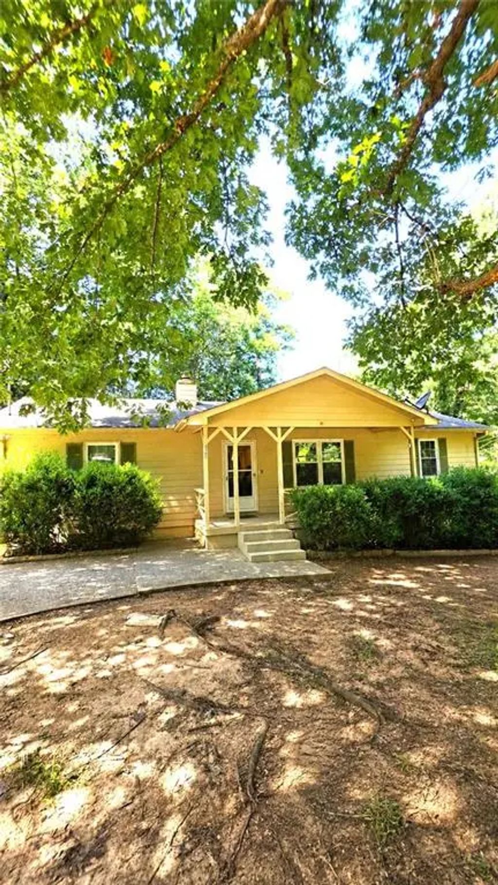 208 Lakeview Drive, Stockbridge