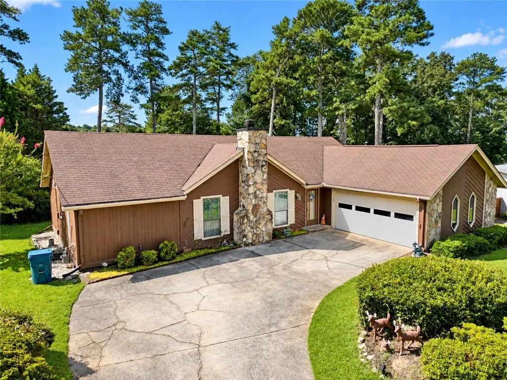 1166 Lakeridge Court, Grayson