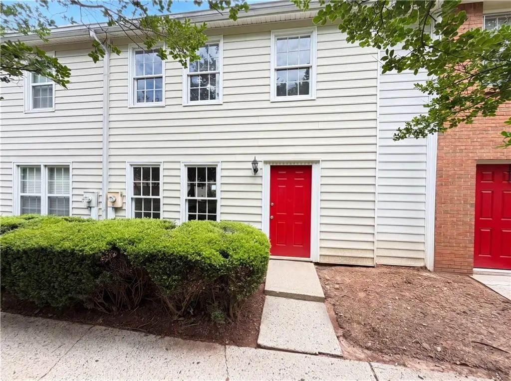237 Chads Ford Way, Roswell