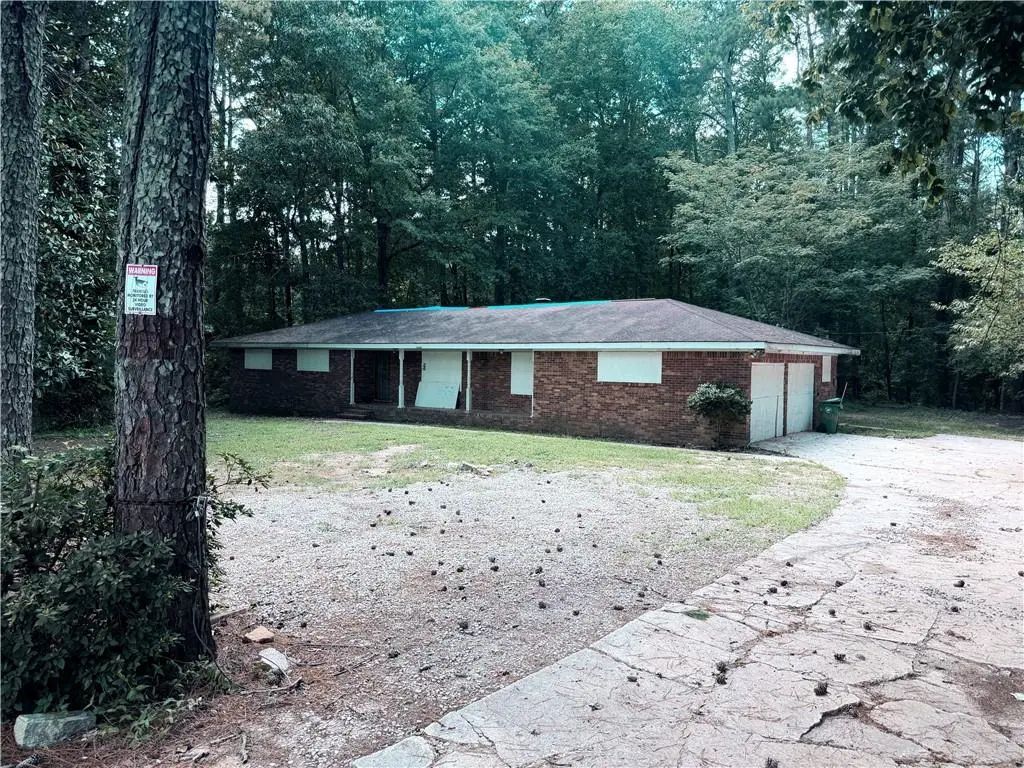 1131 S Deshon Road, Lithonia