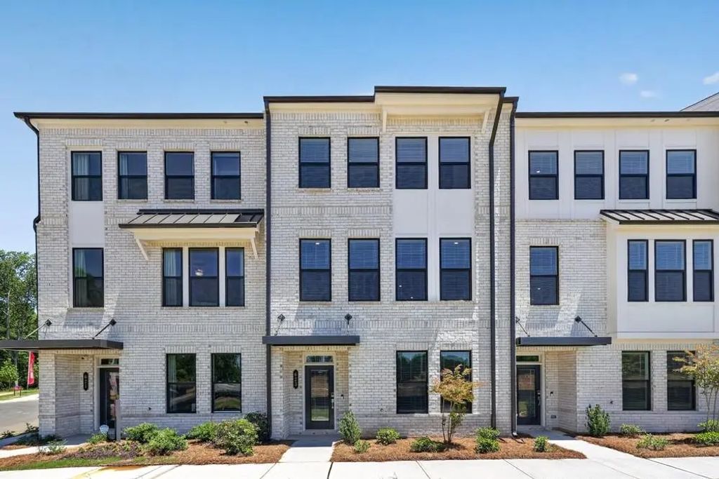 623 Oak Bluff Drive, Cumming