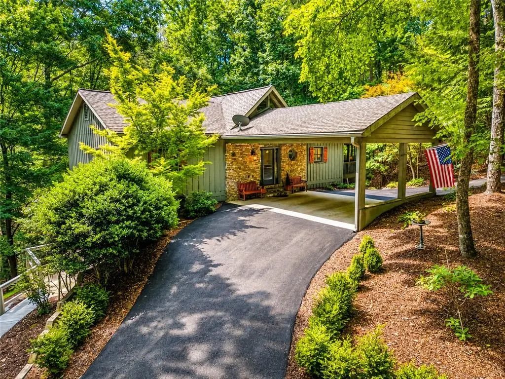 52 Swallow Point, Big Canoe