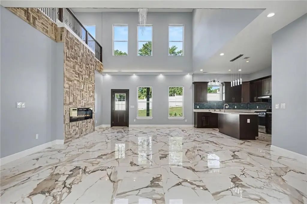 1515 Grayson Parkway, Grayson