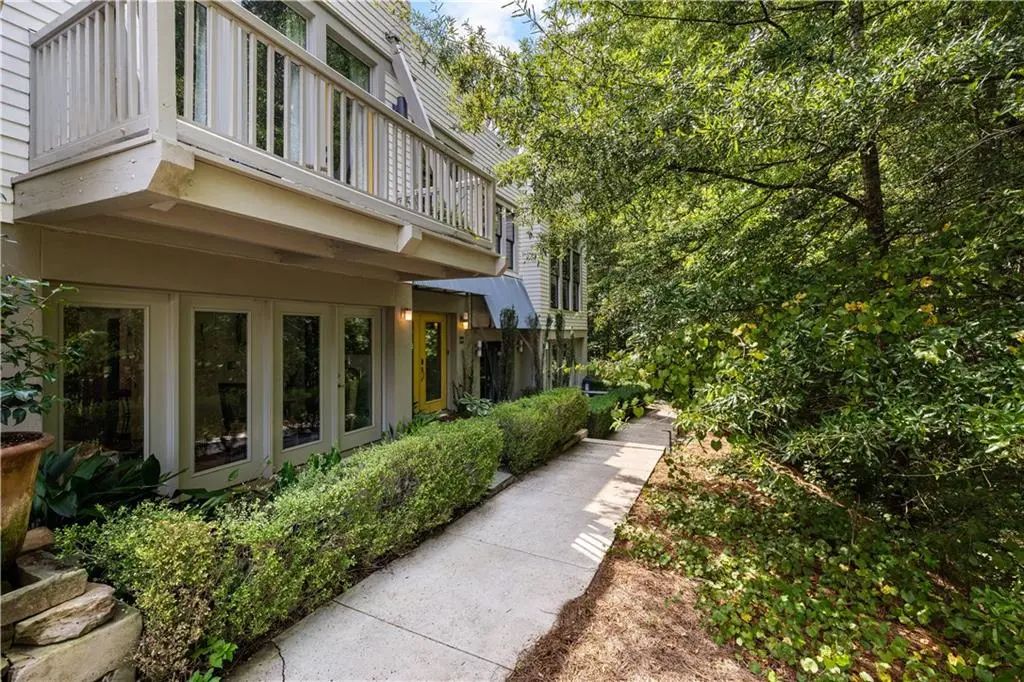 9121 Selborne Lane, Chattahoochee Hills