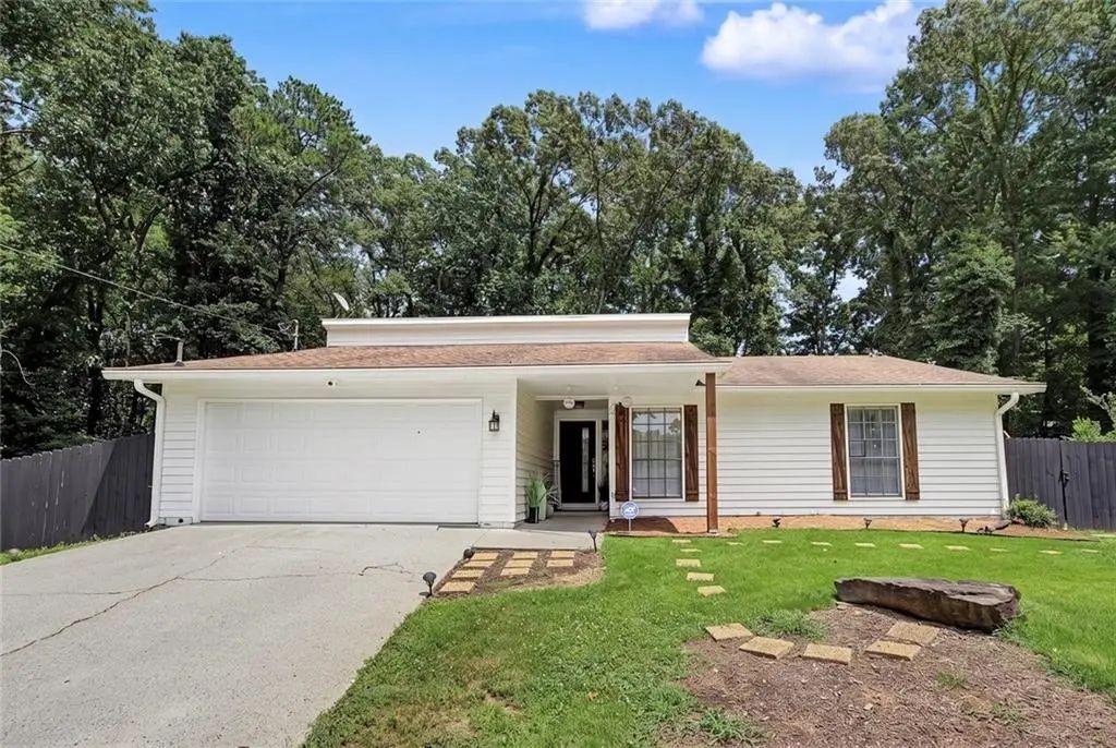 10 Saratoga Drive, Lawrenceville