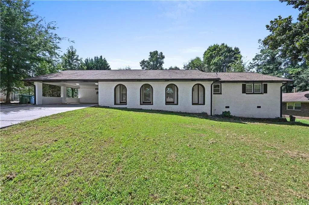 5692 Rosser Court, Lilburn
