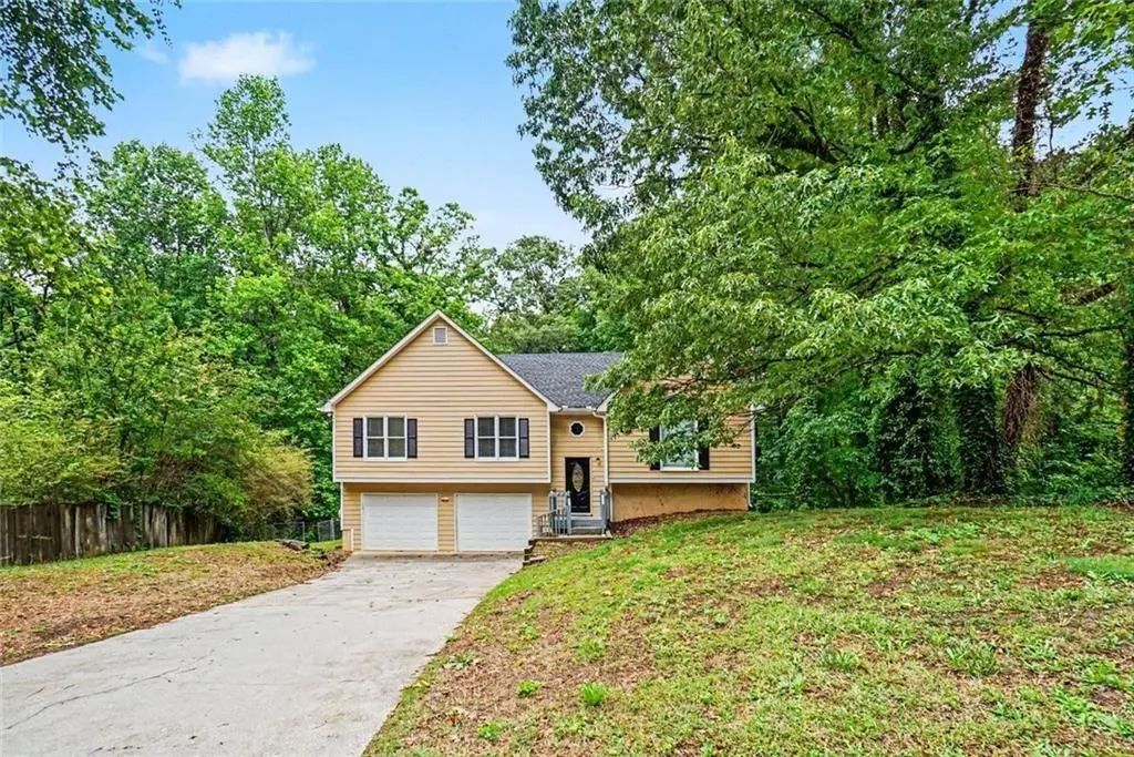 202 Garretts Drive, Douglasville