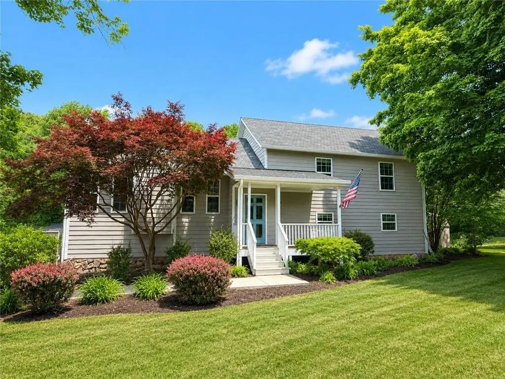 533 Arnold Mill Road, Woodstock