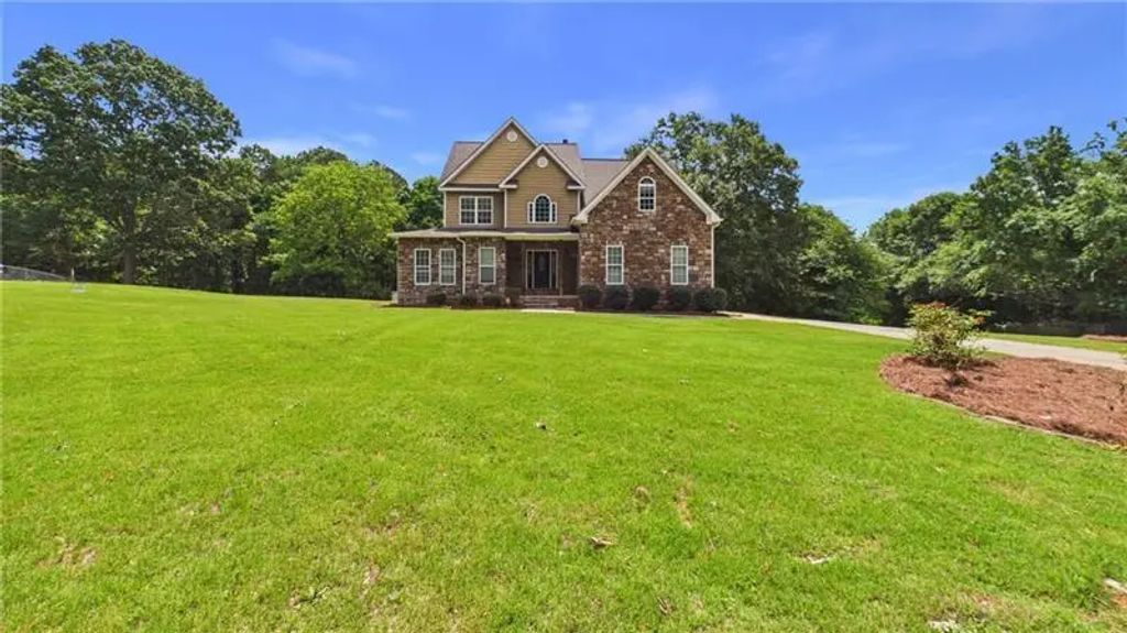 450 E End Road, Covington
