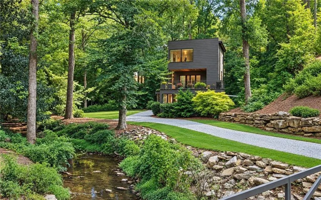 585 Mountain Way, Atlanta