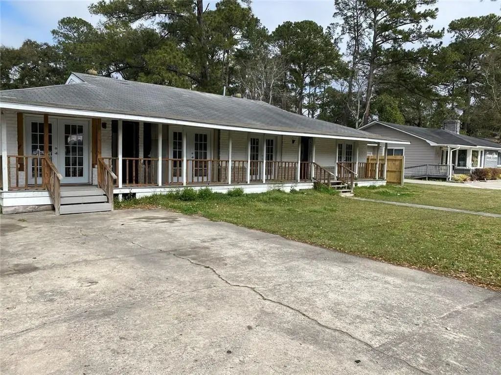 106 E Derenne Avenue, Savannah