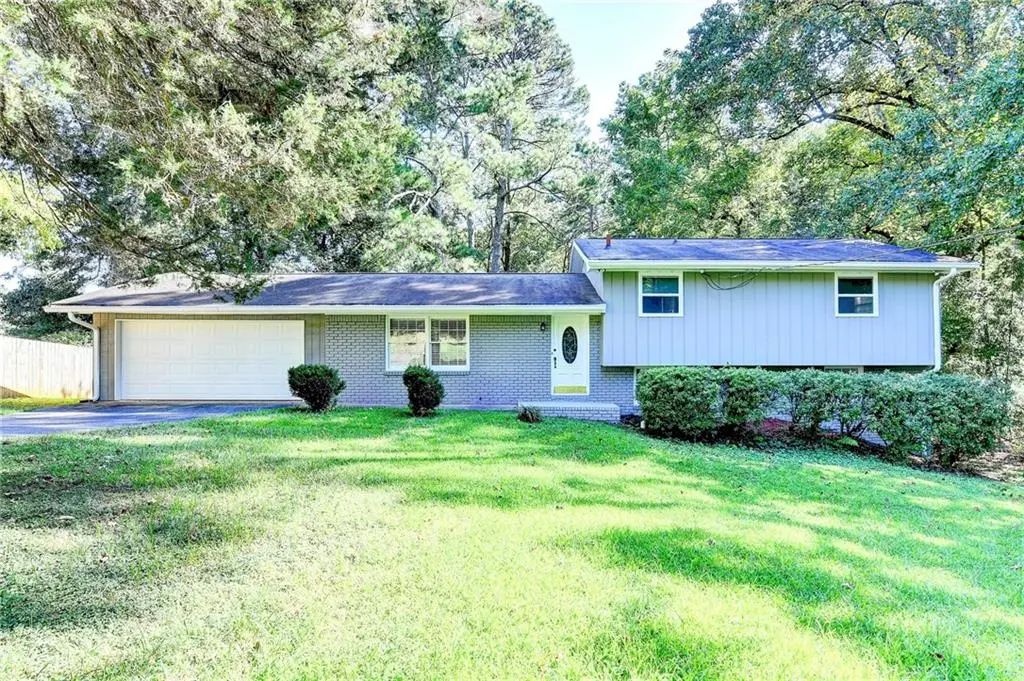 2414 Robin Hood Place, Marietta