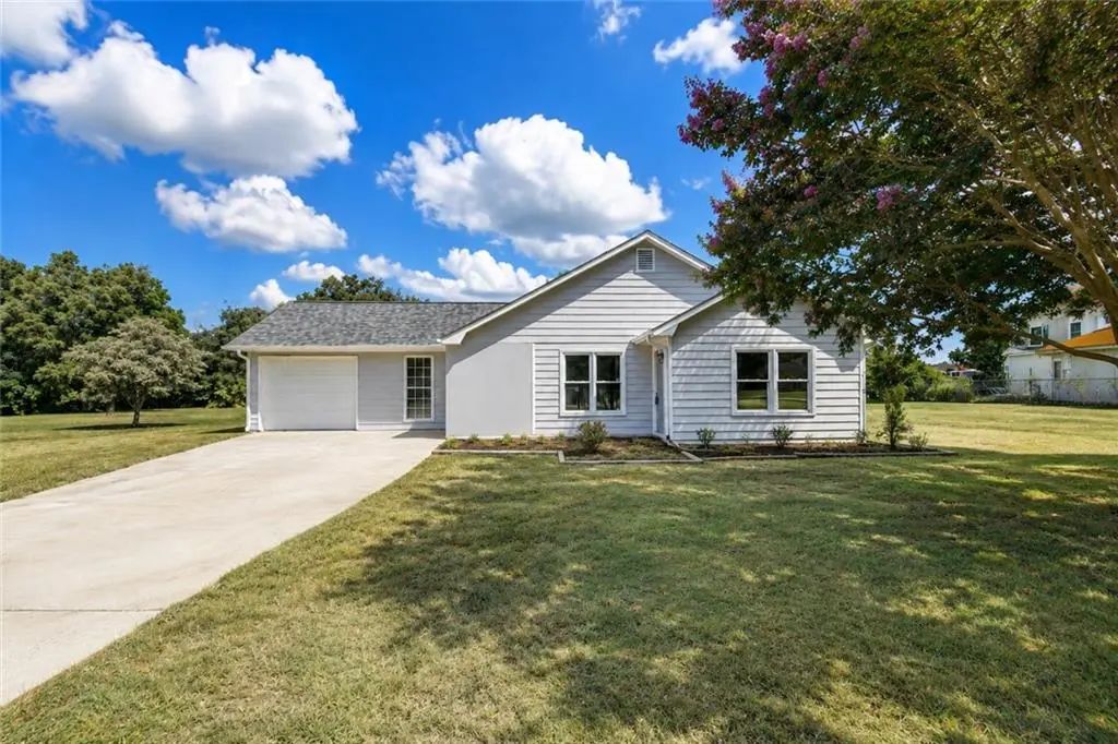 2725 Milton Bryan Drive, Loganville