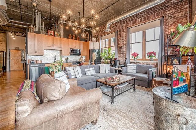 Unit 819 - 3235 Roswell Road Ne, Atlanta