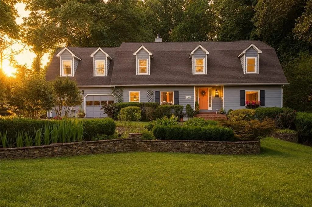 990 Lake Charles Drive, Roswell