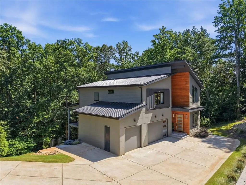 5545 Our Road, Oakwood