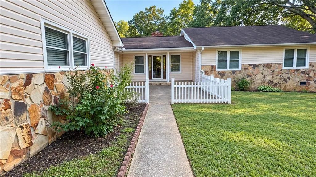 330 Southmoor Circle, Stockbridge