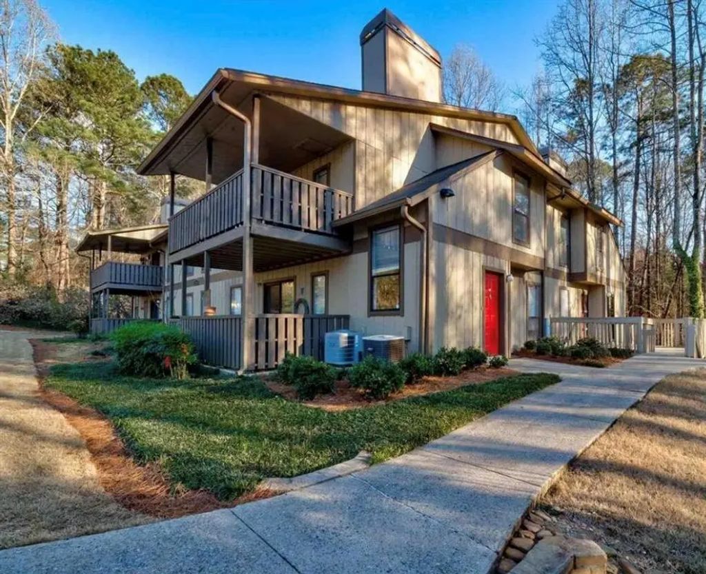 709 Woodcliff Drives, Sandy Springs