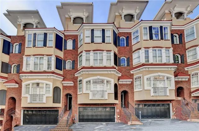 813 Clifton Heights Lane Ne, Atlanta