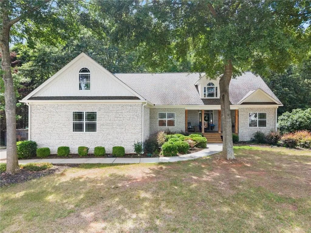 860 Lakeview Drive, Commerce