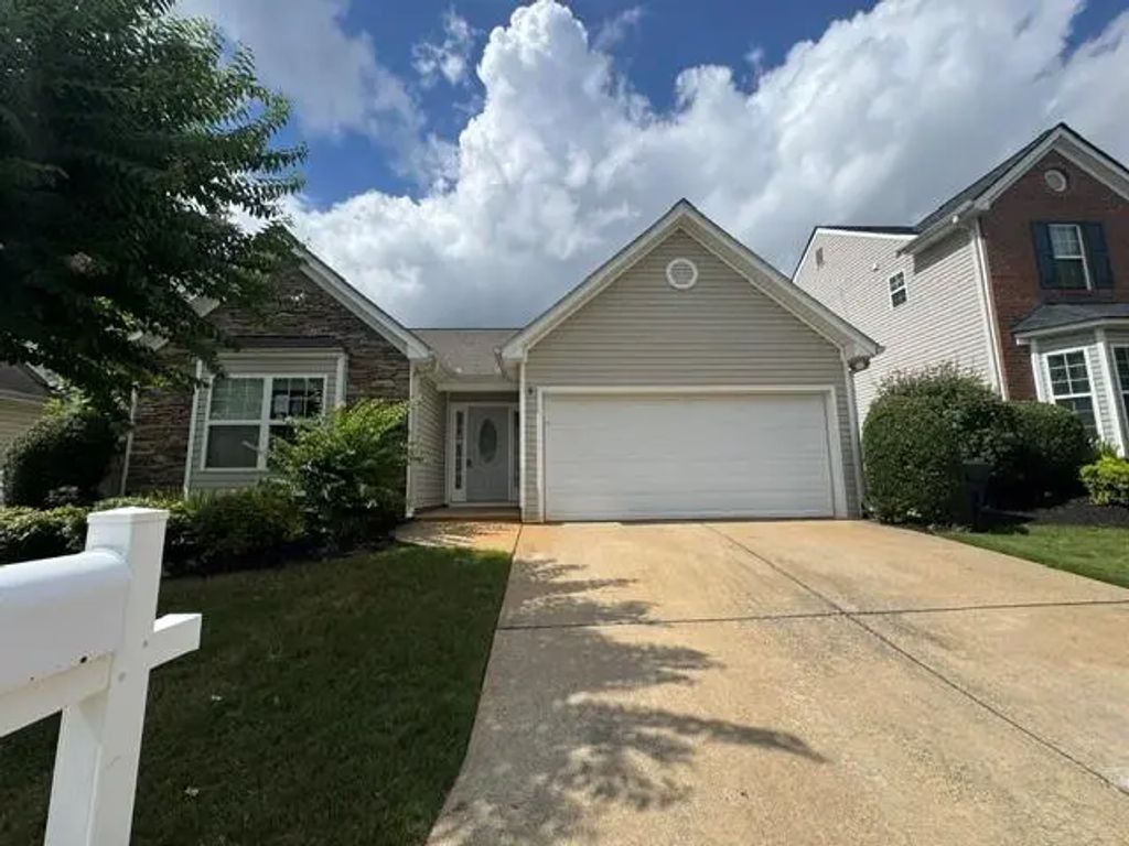 323 Greystone Parkway, Hiram