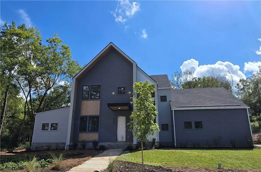 215 Winterberry Way, Roswell