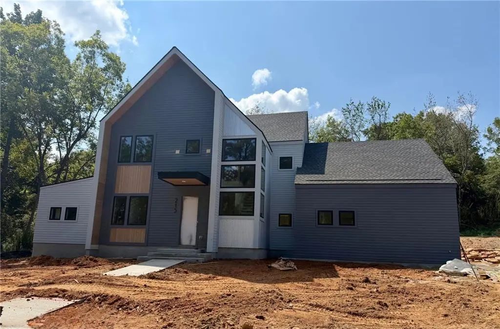 215 Winterberry Way, Roswell