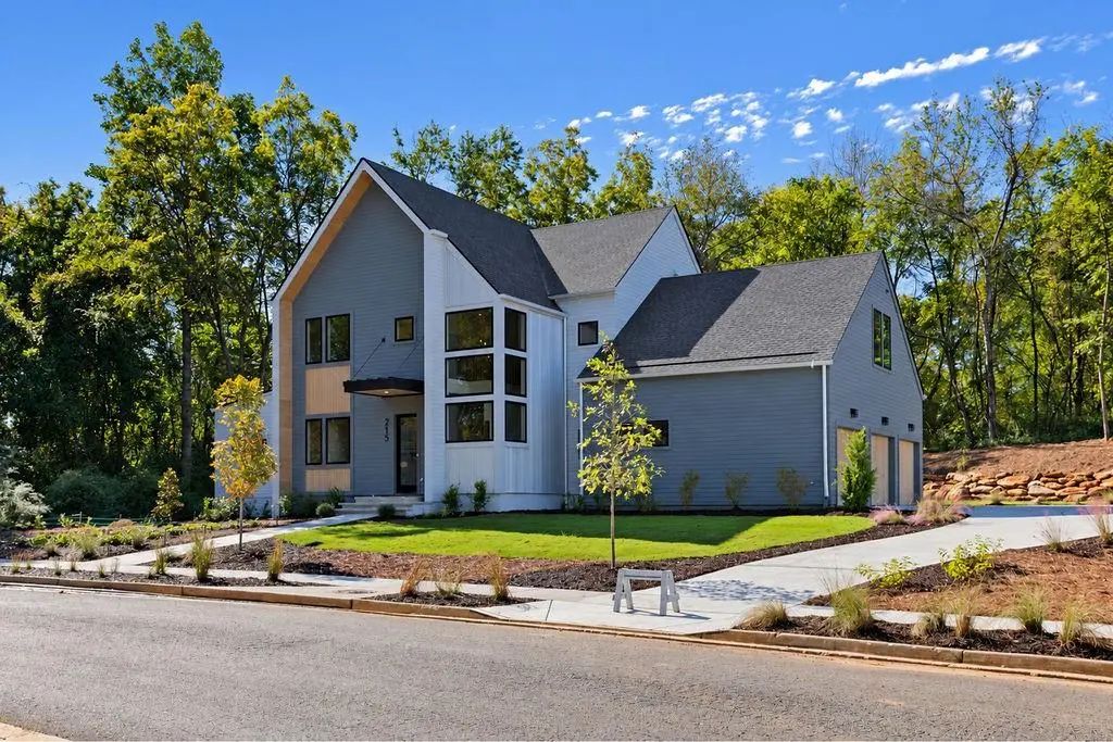 215 Winterberry Way, Roswell