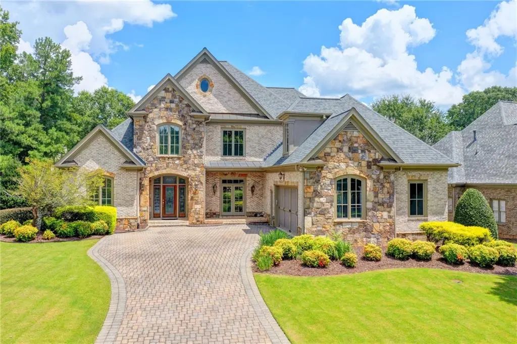 8330 Royal Melbourne Way, Duluth