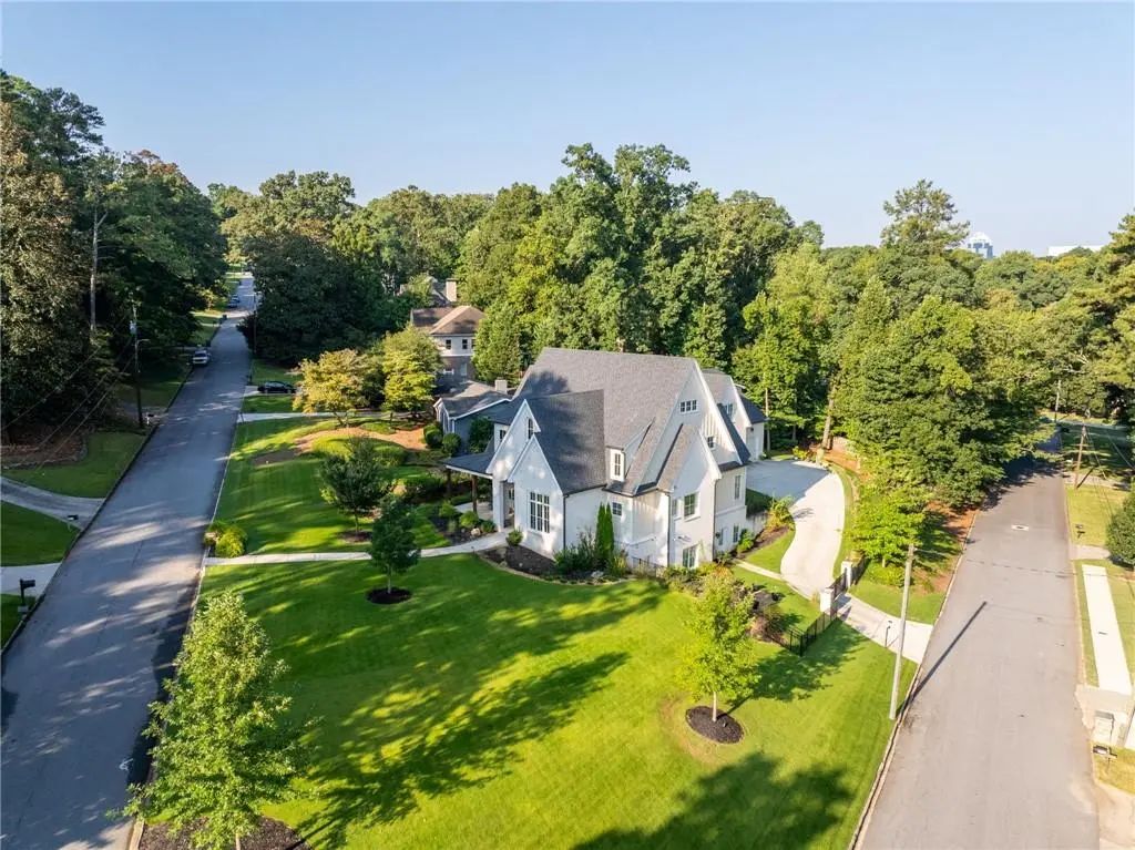 4218 Oak Forest Dr., Atlanta