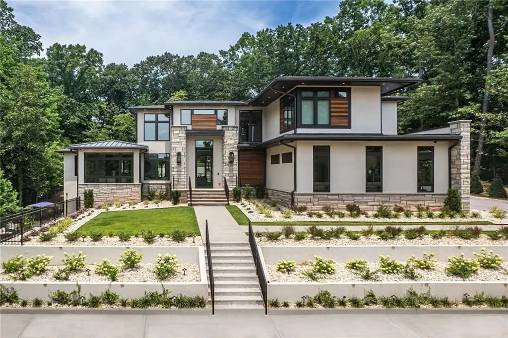 1090 Kingston Drive, Sandy Springs