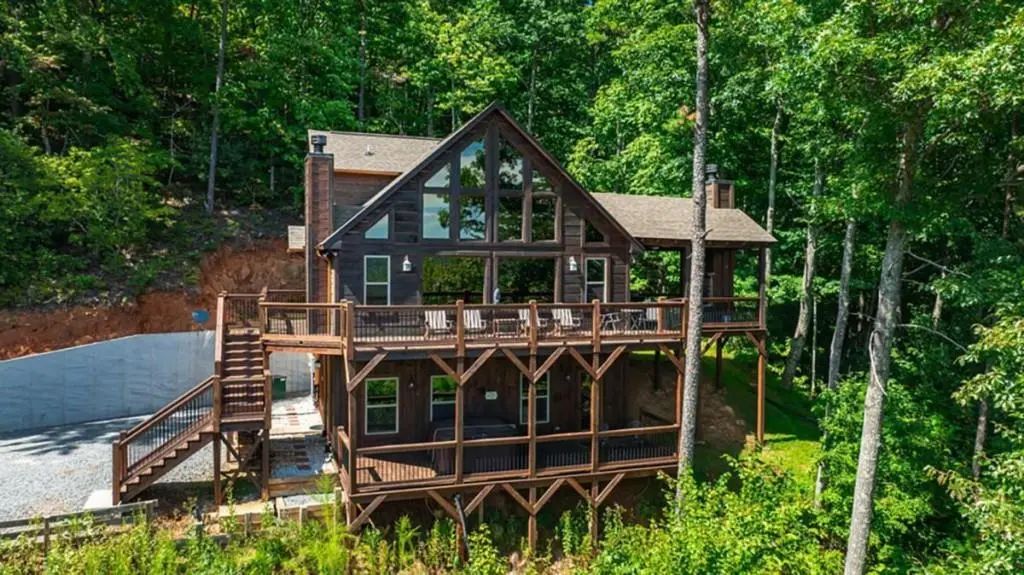 300 Cloudland Trace, Epworth