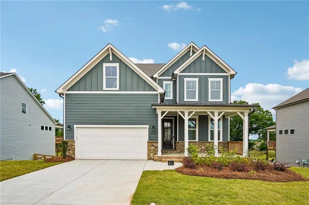654 Grand Wehunt Drive, Hoschton