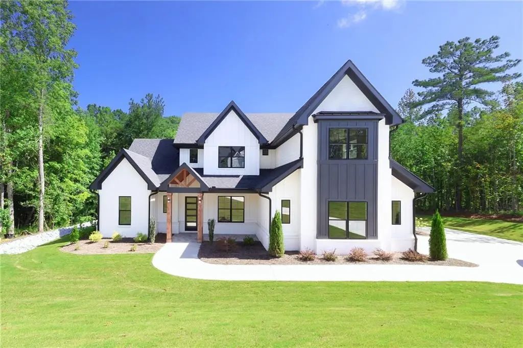 121 Forest Berry Court, Newnan