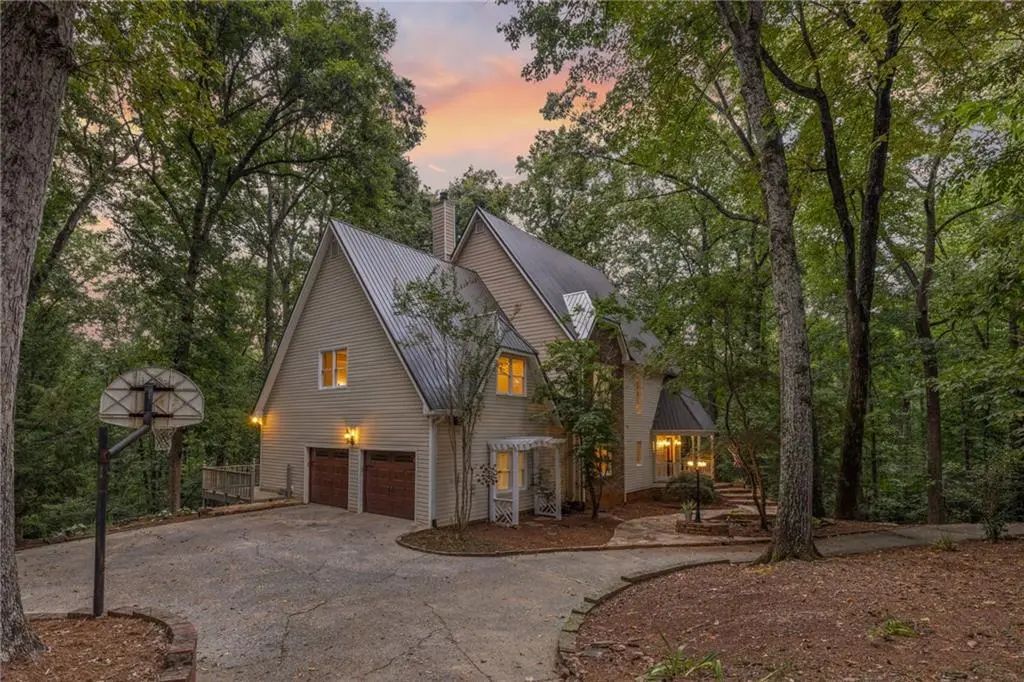 5633 Aven Road, Marietta