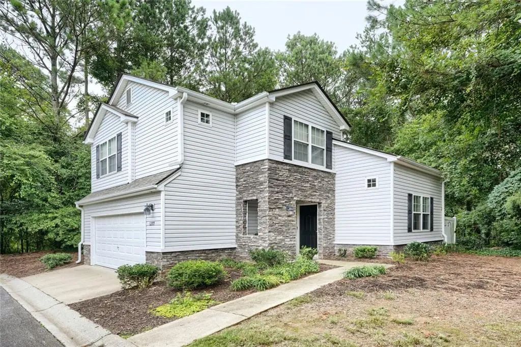 1277 W Oaks Way, Woodstock