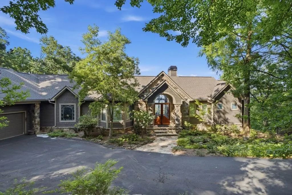 84 Fox Claw Knoll, Big Canoe