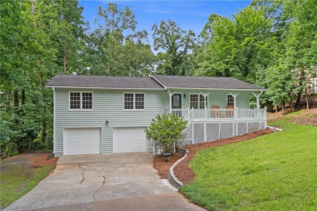 426 Riverlake Court, Woodstock