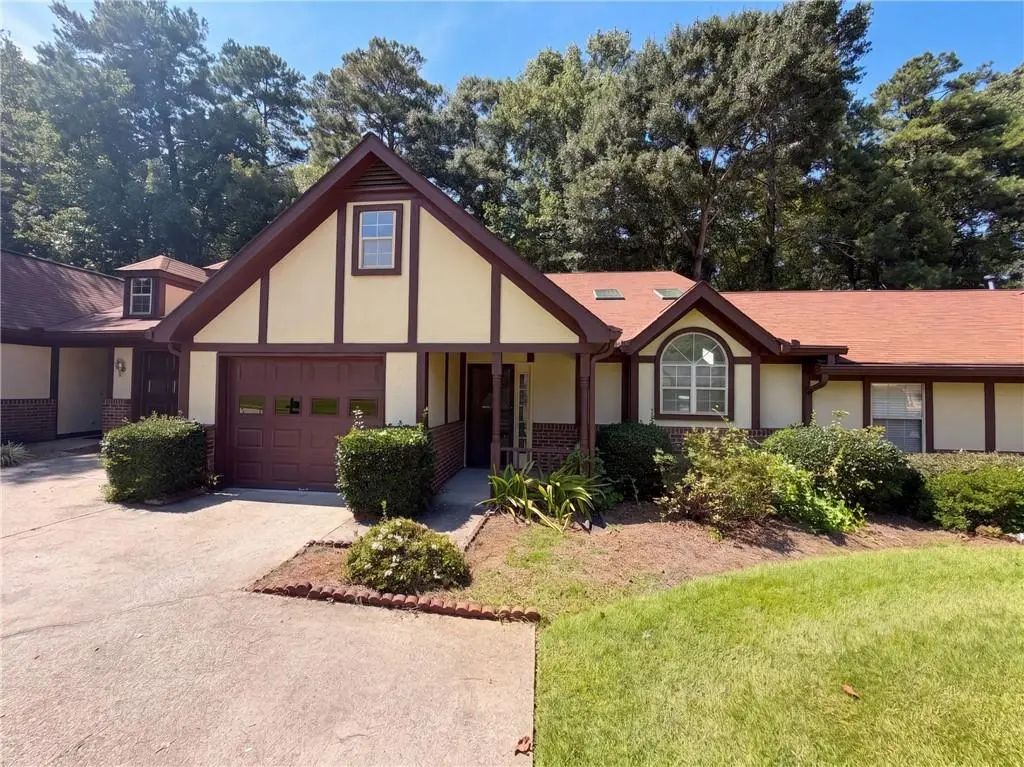 17 Dover Trail, Peachtree City