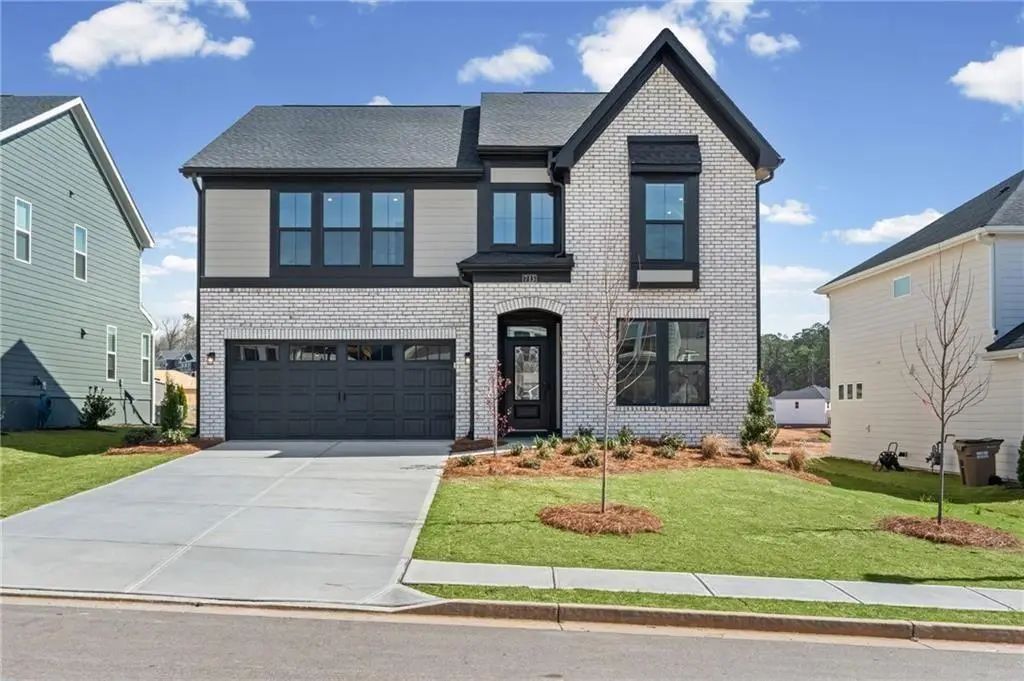 713 Crystal Lake Parkway, Hoschton
