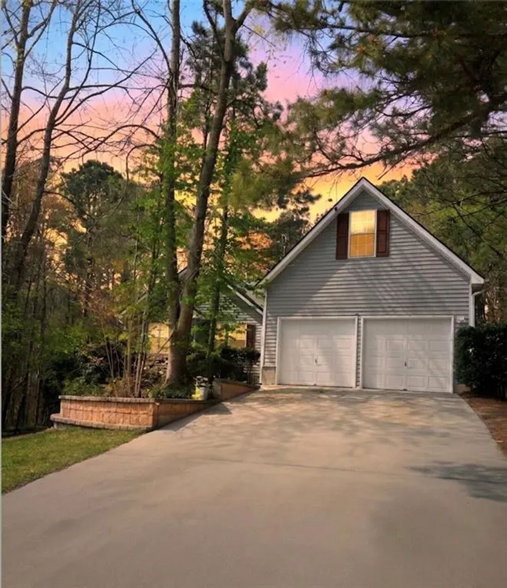 2072 Amberly Crossing Lane, Dacula