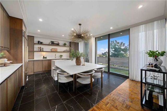 Unit 12d - 2575 Peachtree Road Ne, Atlanta
