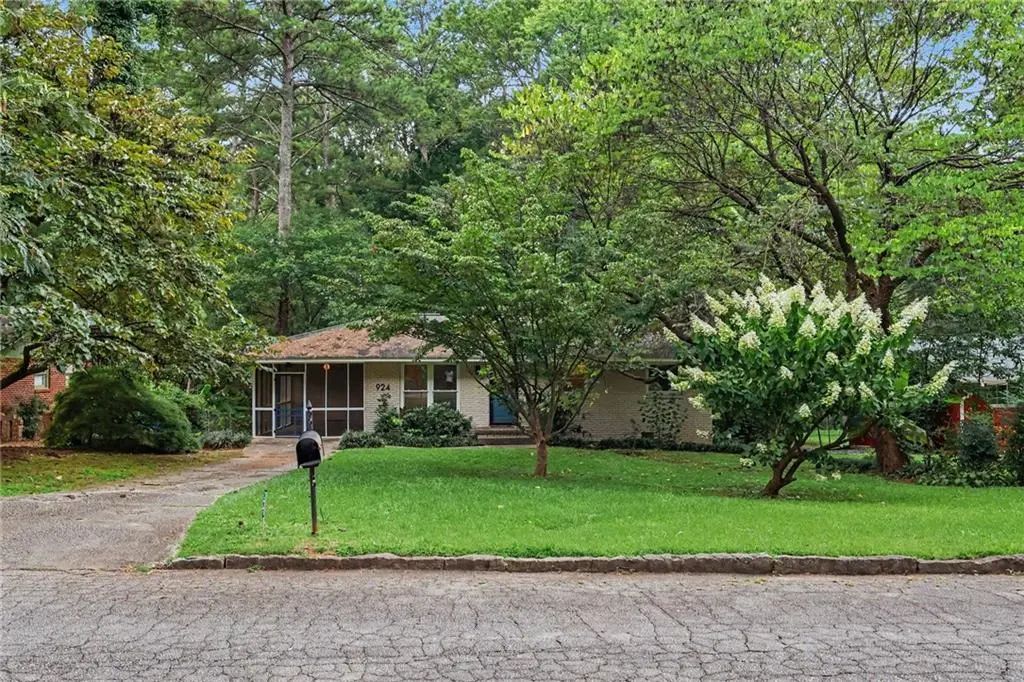 924 Greenbriar Place, Decatur