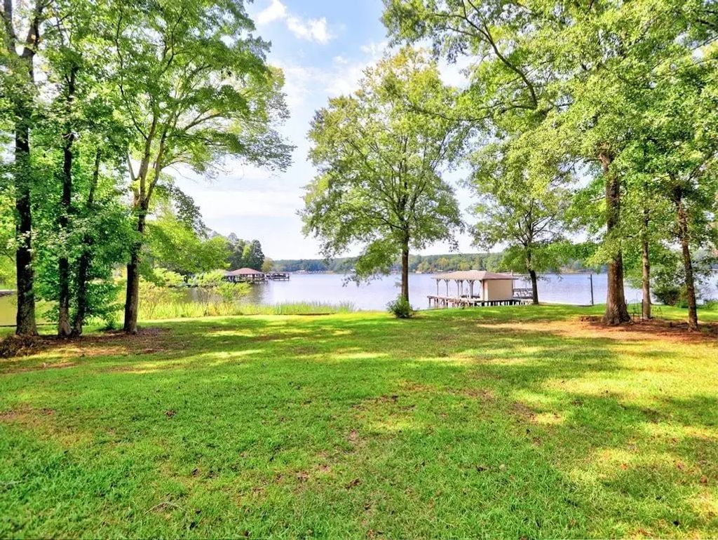 91 Woodland Way, Sparta