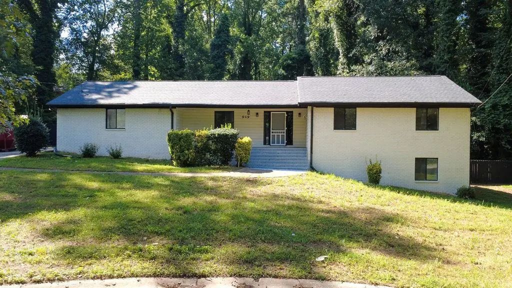 949 Marion Court, Lithia Springs