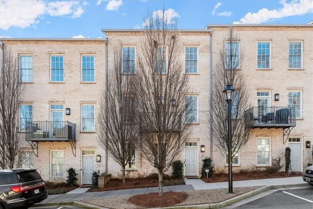 160 Clover Court, Roswell